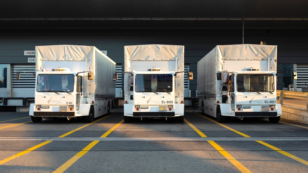 How does cross-docking streamline processes in ecommerce fulfillment?